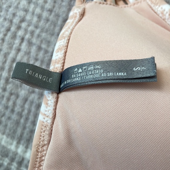 Aerie Bikini Tops in SMALL & an Aerie Bikini Bottom in MEDIUM - Picture 11 of 15